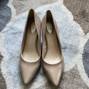 NWT cream colored patent leather heels